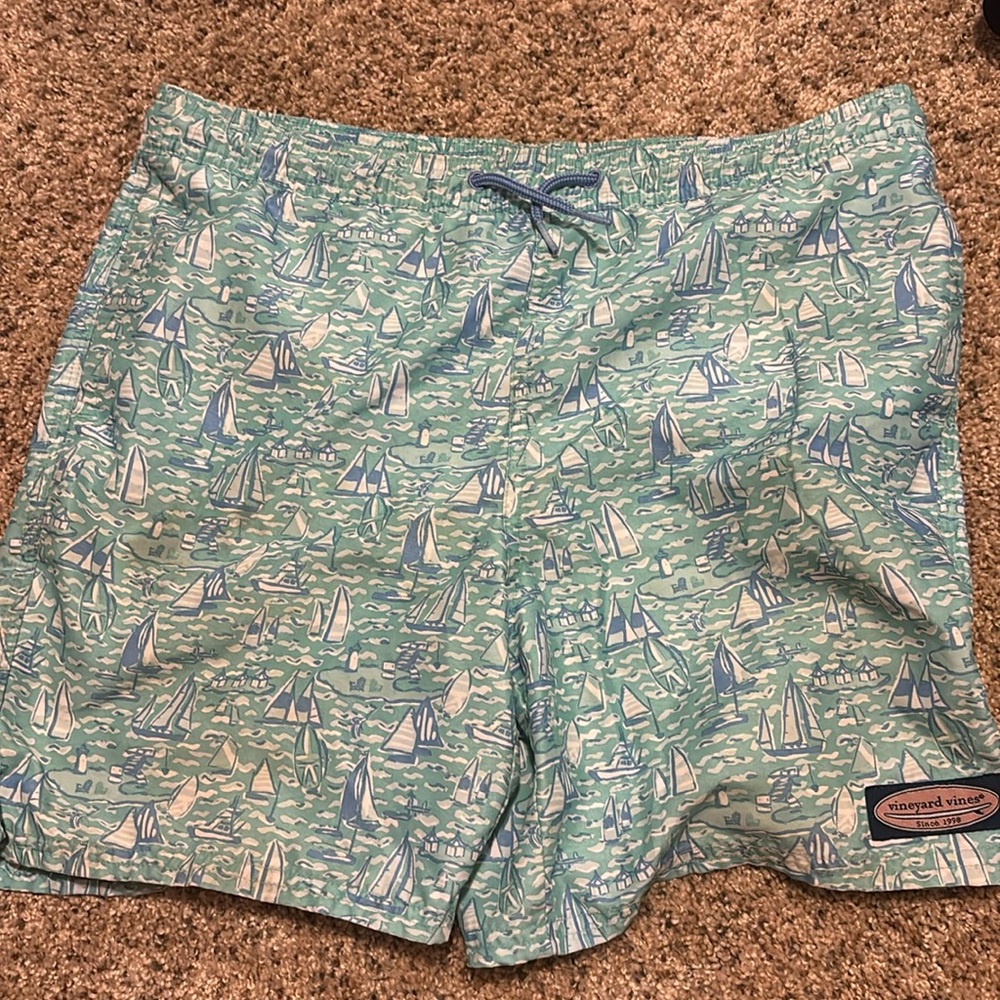 Vineyard Vines Boys swim trunks in good condition, size M (12-14).